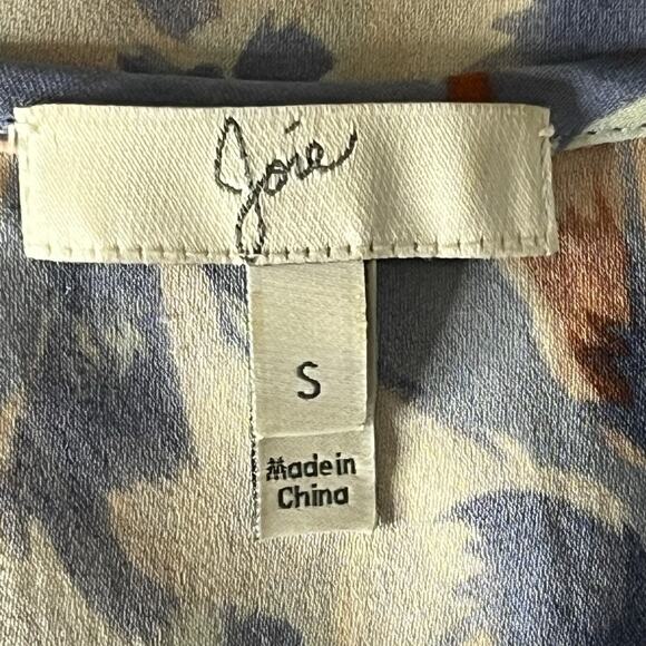 Joie 100% Silk Blouse S Pullover V-Neck Button Front Dusty Blue Floral Romantic - Picture 10 of 13